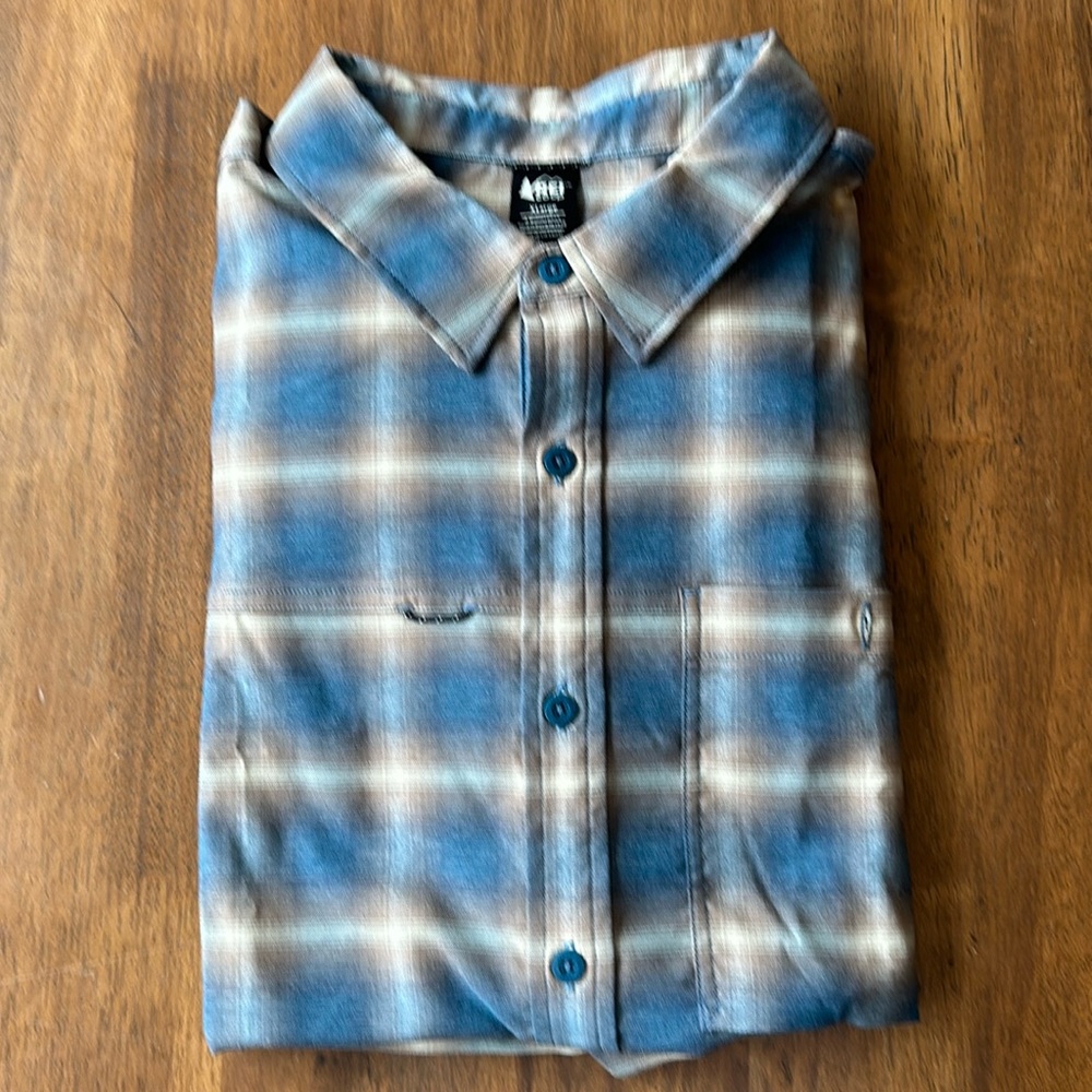 REI men’s casual button down shirt